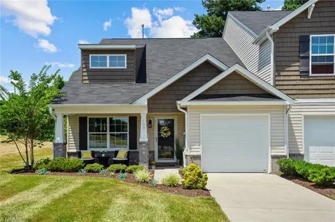 100 Crepe Myrtle Ln, Jamestown, NC 27282