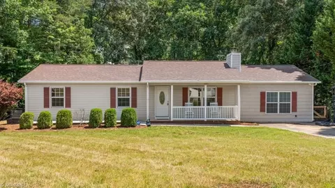 2246 Willow Bend Dr, Kernersville, NC 27284