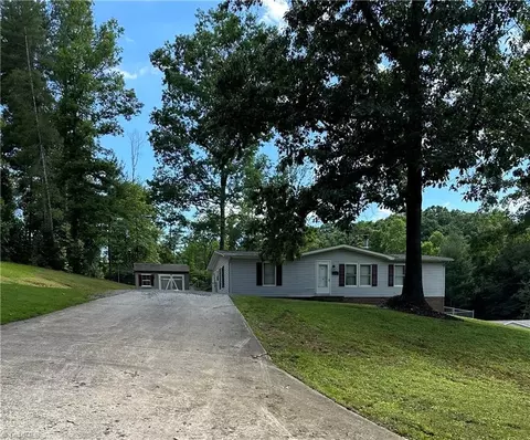 596 Holland Woods Dr, Wilkesboro, NC 28697