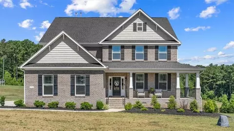 6703 Lunsford Ct, Summerfield, NC 27358