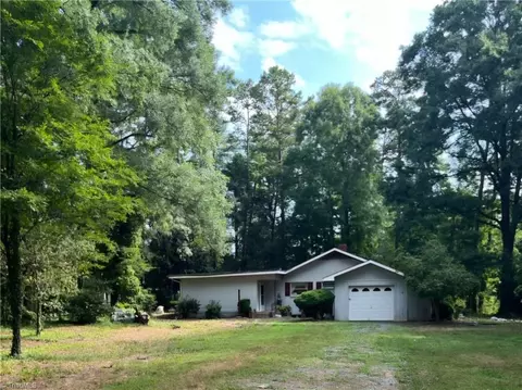 2548 Brook Cove Rd, Walnut Cove, NC 27052