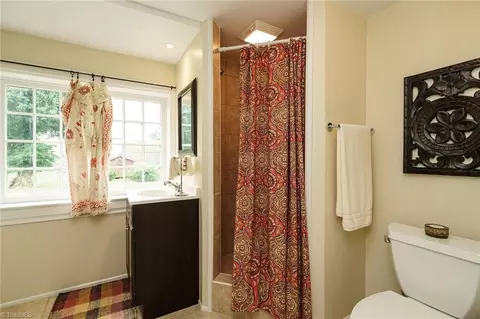 Bath - 227 Spring St W, Elkin, NC 28621 photo 4 of 4