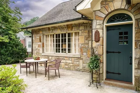 227 Spring St W, Elkin, NC 28621