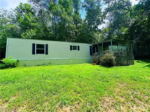 321 Southridge Dr, Mount Airy, NC 27030