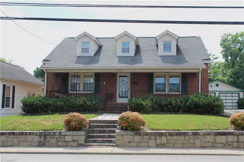322 Rockford St, Mount Airy, NC 27030