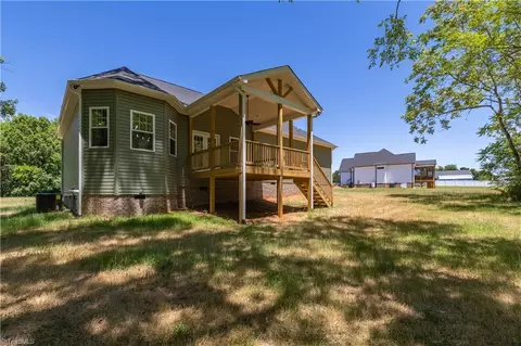 124 Legacy Ln, Eden, NC 27288