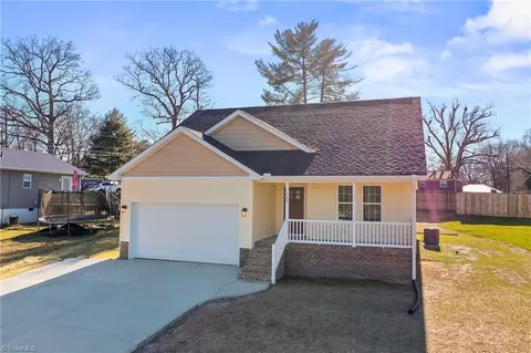 125 Kinney Ave, Denton, NC 27239