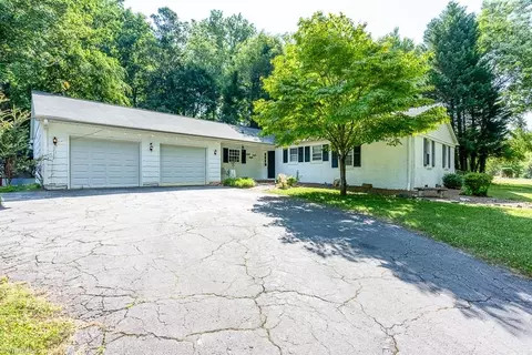 5831 Brookway Dr, Winston Salem, NC 27105