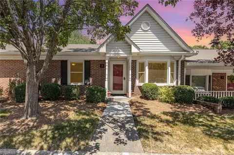 3 Collwood Ct, Greensboro, NC 27409