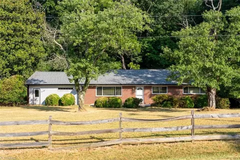 1921 Hickswood Rd, High Point, NC 27265