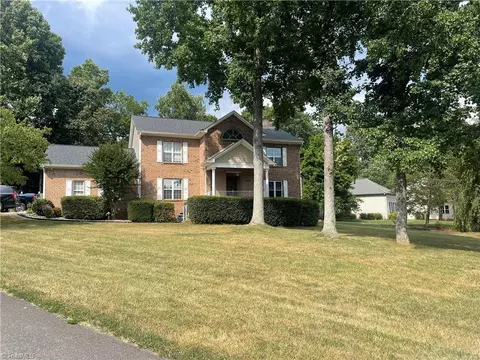 5300 Forest Mill Dr, Pfafftown, NC 27040