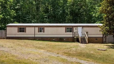 7305 Millcroft Ct, Pleasant Garden, NC 27313