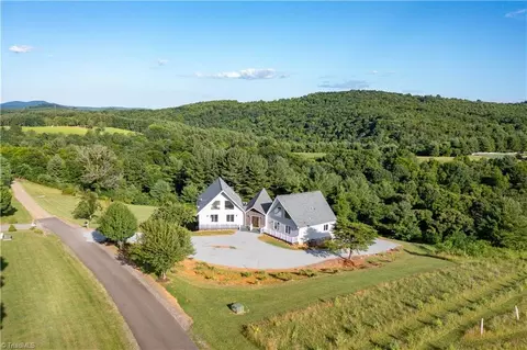 326 Cedarbrook Ln, Sparta, NC 28675