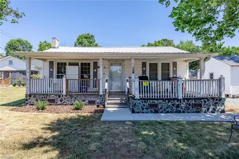 517 Broad St, Thomasville, NC 27360