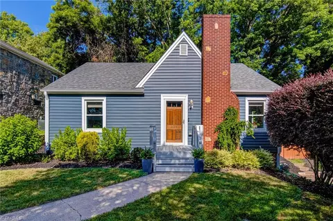 444 Sunset Dr S, Winston Salem, NC 27103