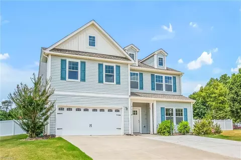 6218 Grand Cedar Ln, Pfafftown, NC 27040