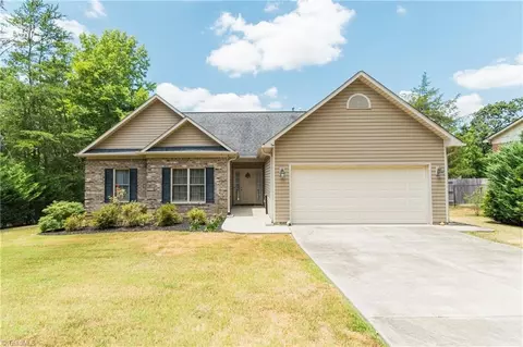 3419 Corvair Dr, High Point, NC 27265