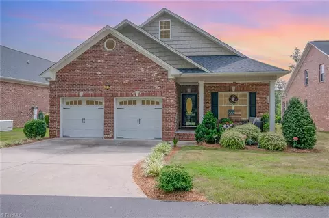 4793 Forest Oaks Dr, Greensboro, NC 27406