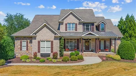 7556 Barbera Dr, Kernersville, NC 27284