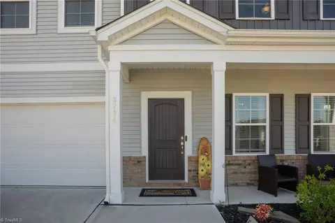 3734 Streamside Dr, Thomasville, NC 27360 photo 2