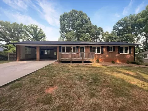 940 Country Ln, Winston Salem, NC 27107