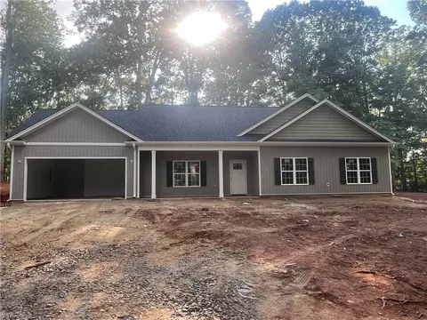 132 Carolina Ave, Mocksville, NC 27028