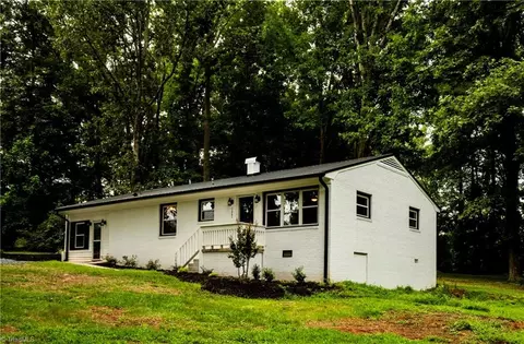 1261 Inwood View Dr, Sophia, NC 27350