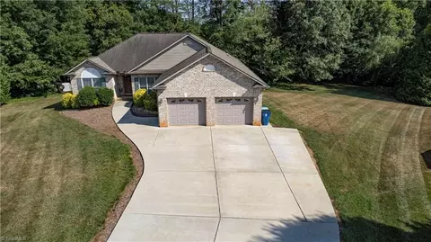 2195 Hounds Way, Hickory, NC 28601