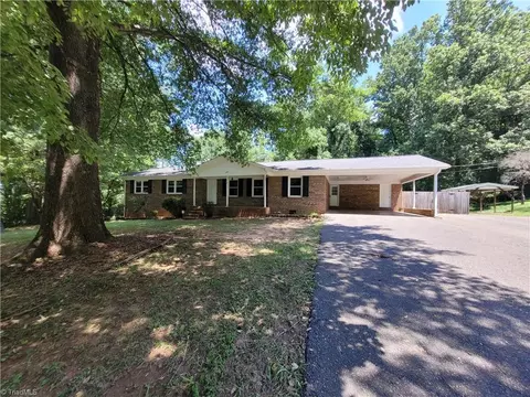 2209 Main St S, Mount Airy, NC 27030