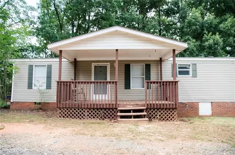 581 Manuel Rd, Mayodan, NC 27027 photo 2