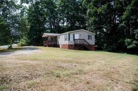 581 Manuel Rd, Mayodan, NC 27027 photo 5