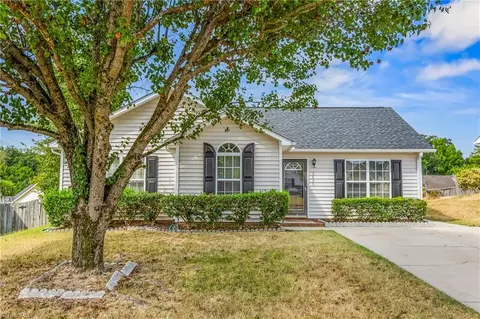 2459 Shadow Valley Rd, High Point, NC 27265