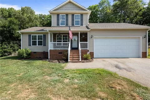 3816 Courtland Cir, Thomasville, NC 27360