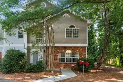 801 Salem Pointe Ln, Winston Salem, NC 27101