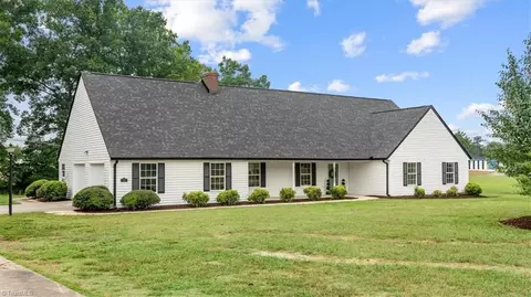 1434 Greenwood Dr, Burlington, NC 27217