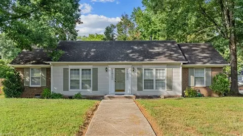4627 Knightbridge Rd, Greensboro, NC 27455