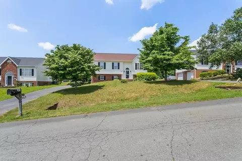 630 Asheby Woods Rd, Kernersville, NC 27284