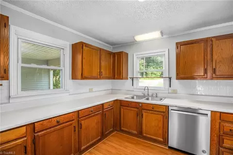 Kitchen - 982 Cagle Loop Rd, Seagrove, NC 27341 photo 4 of 5