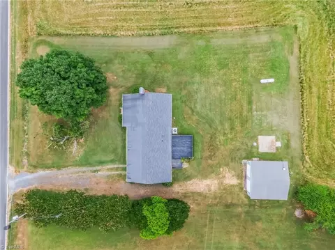View/Area - 982 Cagle Loop Rd, Seagrove, NC 27341 photo 1 of 1