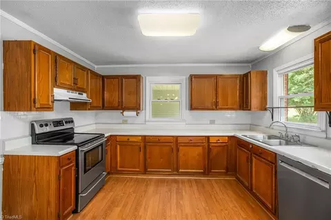 Kitchen - 982 Cagle Loop Rd, Seagrove, NC 27341 photo 3 of 5