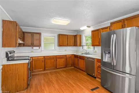 Kitchen - 982 Cagle Loop Rd, Seagrove, NC 27341 photo 2 of 5