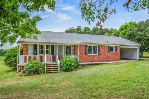 982 Cagle Loop Rd, Seagrove, NC 27341