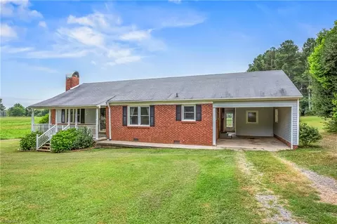 Exterior - 982 Cagle Loop Rd, Seagrove, NC 27341 photo 3 of 14