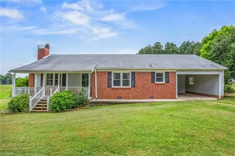 Exterior - 982 Cagle Loop Rd, Seagrove, NC 27341 photo 4 of 14