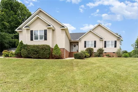 403 Ivy Rock Ct, Randleman, NC 27317