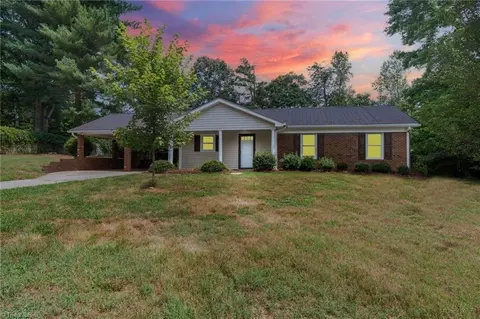 1309 Rollingwood Cir E, Winston Salem, NC 27105