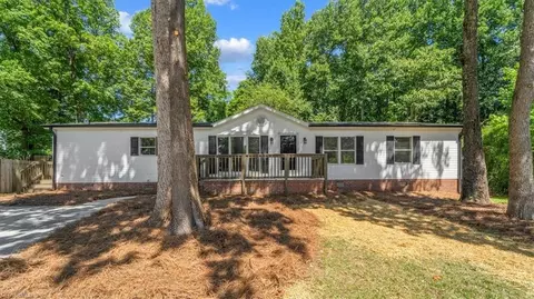 502 Cobblestone Ct, Greensboro, NC 27406