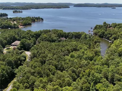 121 Badin View Dr, New London, NC 28127