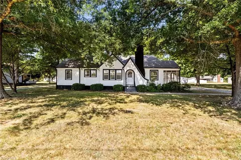 525 Asheboro St N, Liberty, NC 27298