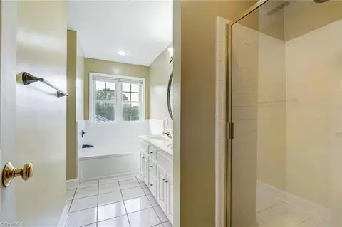 Bath - 3548 Bent Trace Dr, High Point, NC 27265 photo 1 of 3
